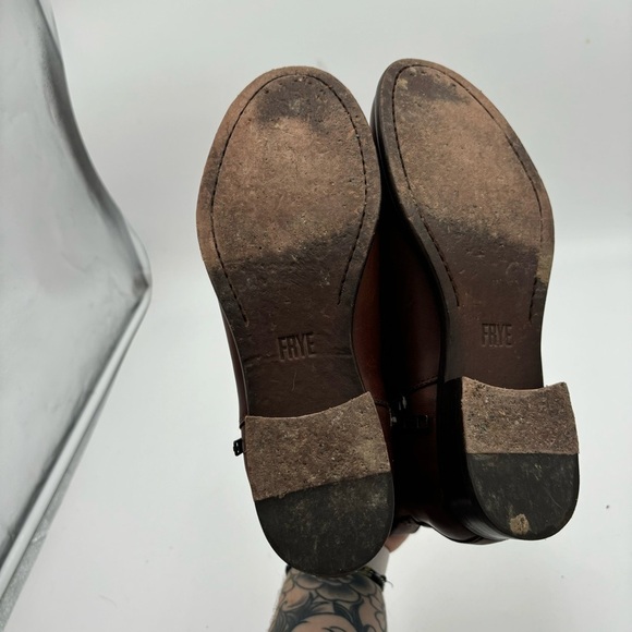 Frye Women’s 8.5 Brown Leather Carly Zip Ankle Boots - Picture 4 of 8